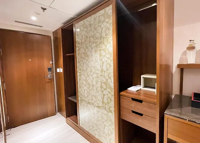 Lucknow 4 Star Hotels